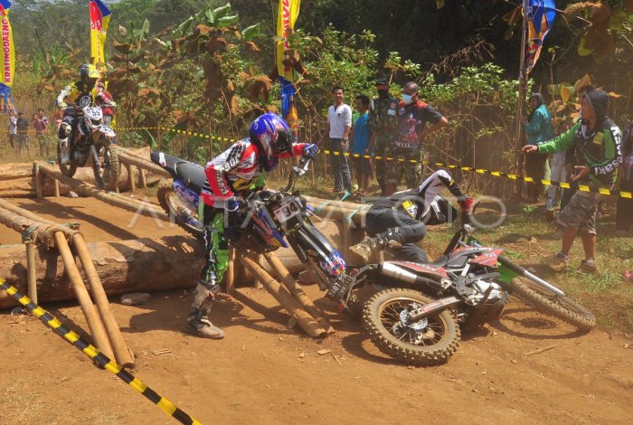 Difficult assumed facilitate chains trails transition trail Difficult assumed facilitate chains trails transition trail
